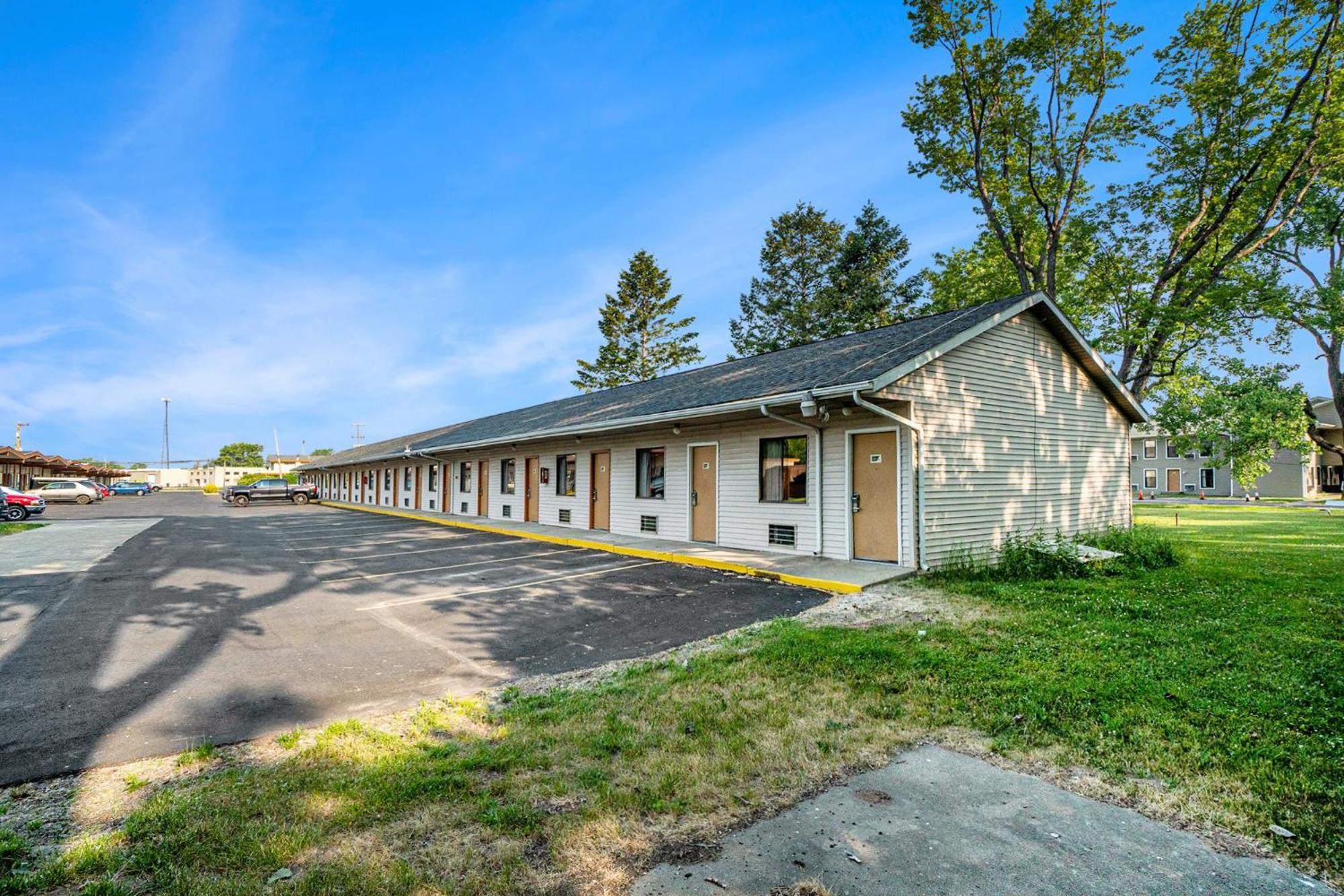 Great Lakes Inn & Suites South Haven Exterior foto