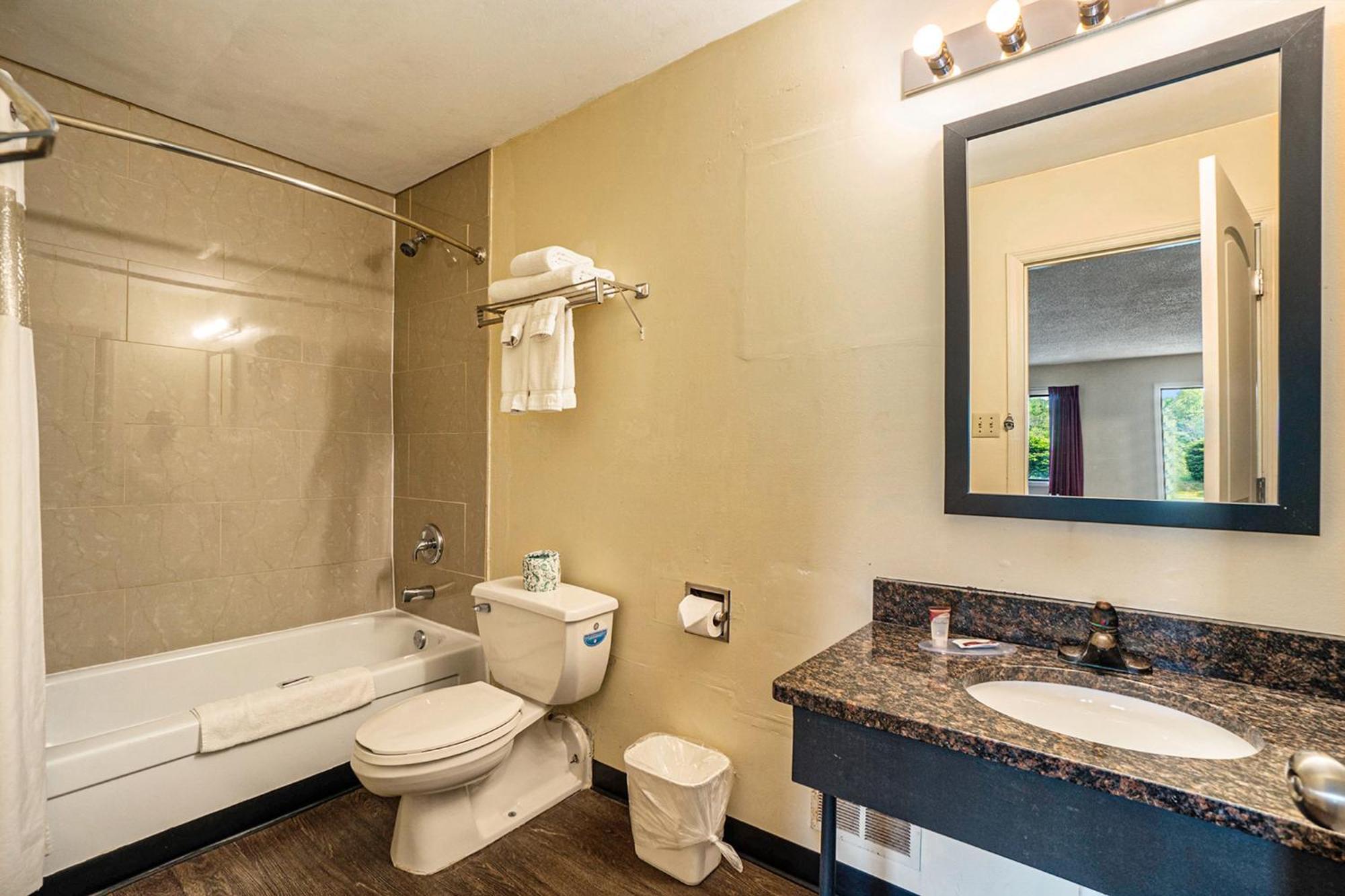 Great Lakes Inn & Suites South Haven Habitación foto